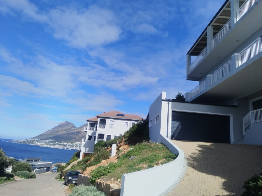To Let 4 Bedroom Property for Rent in Glencairn Western Cape